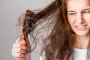 démêler ses cheveux sans les abîmer